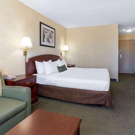 Ramada By Wyndham Reno Hotel & Casino Buitenkant foto