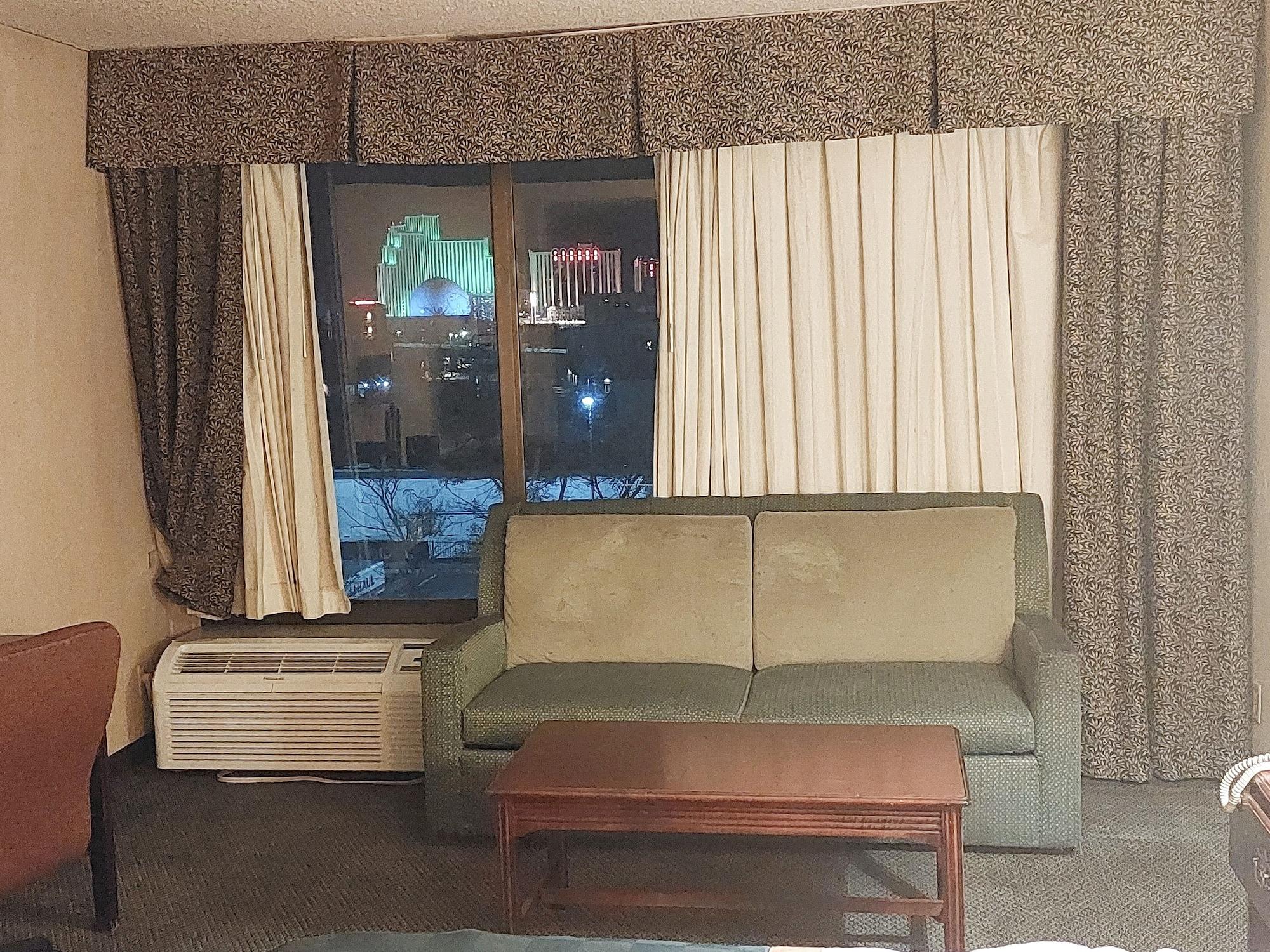 Ramada By Wyndham Reno Hotel & Casino Buitenkant foto