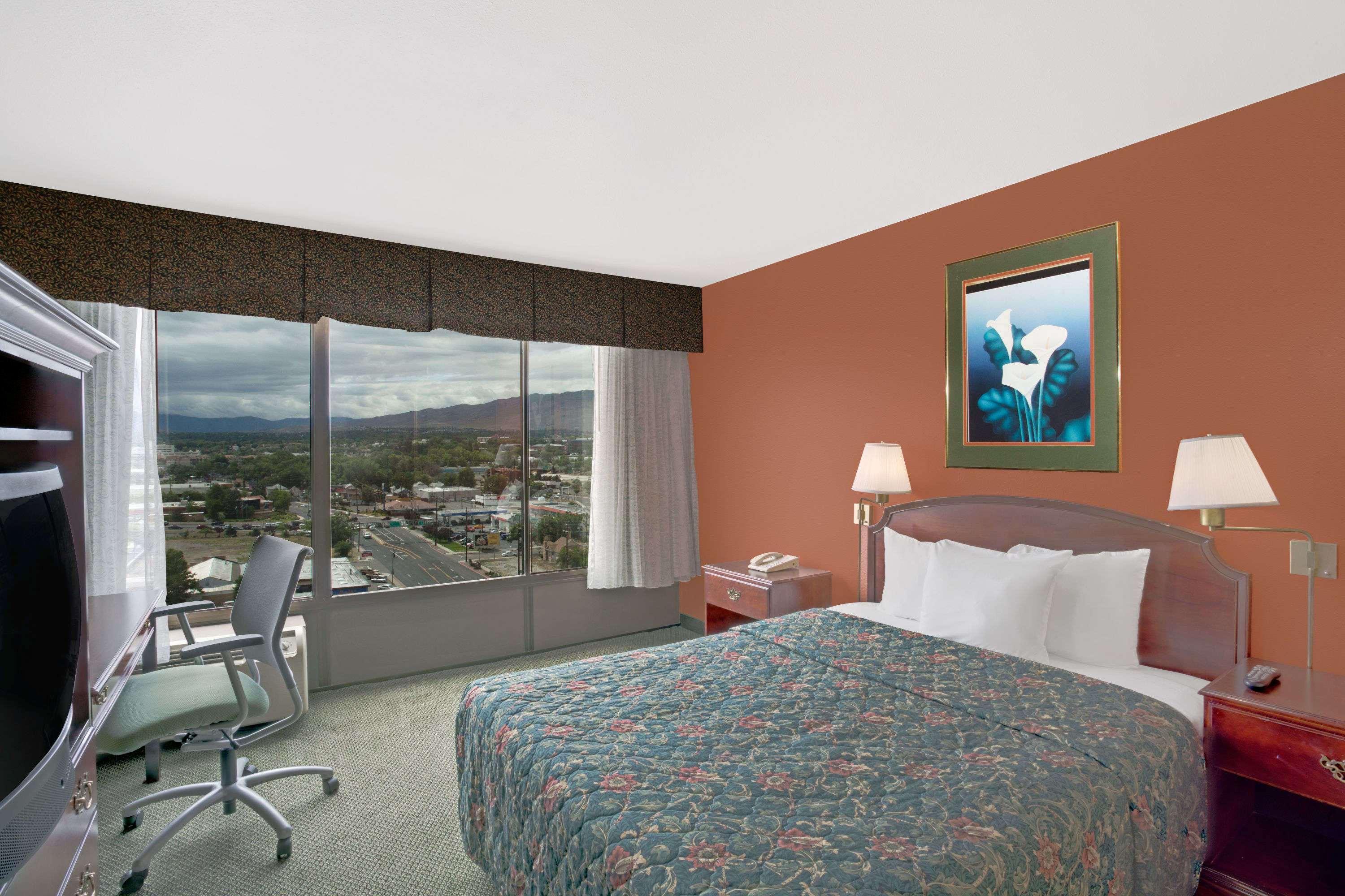 Ramada By Wyndham Reno Hotel & Casino Buitenkant foto