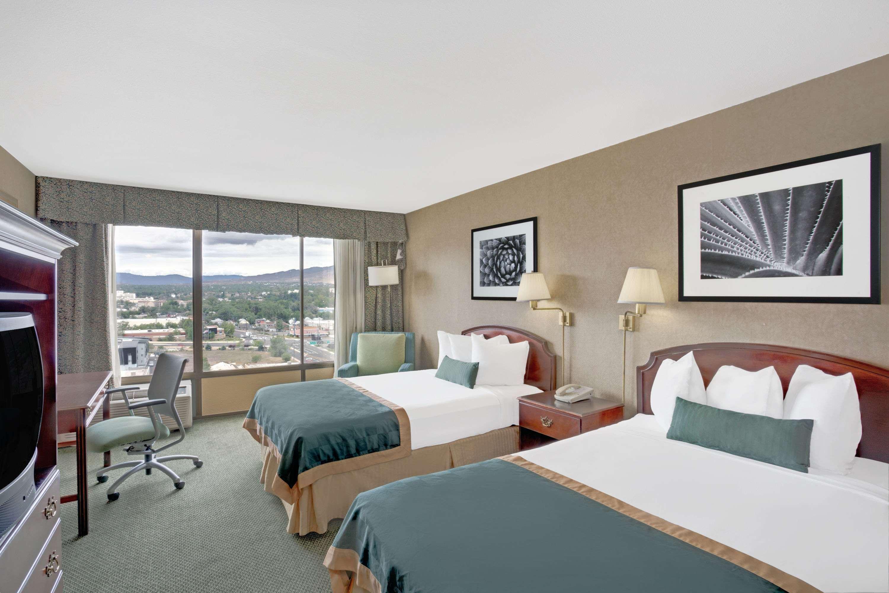 Ramada By Wyndham Reno Hotel & Casino Buitenkant foto