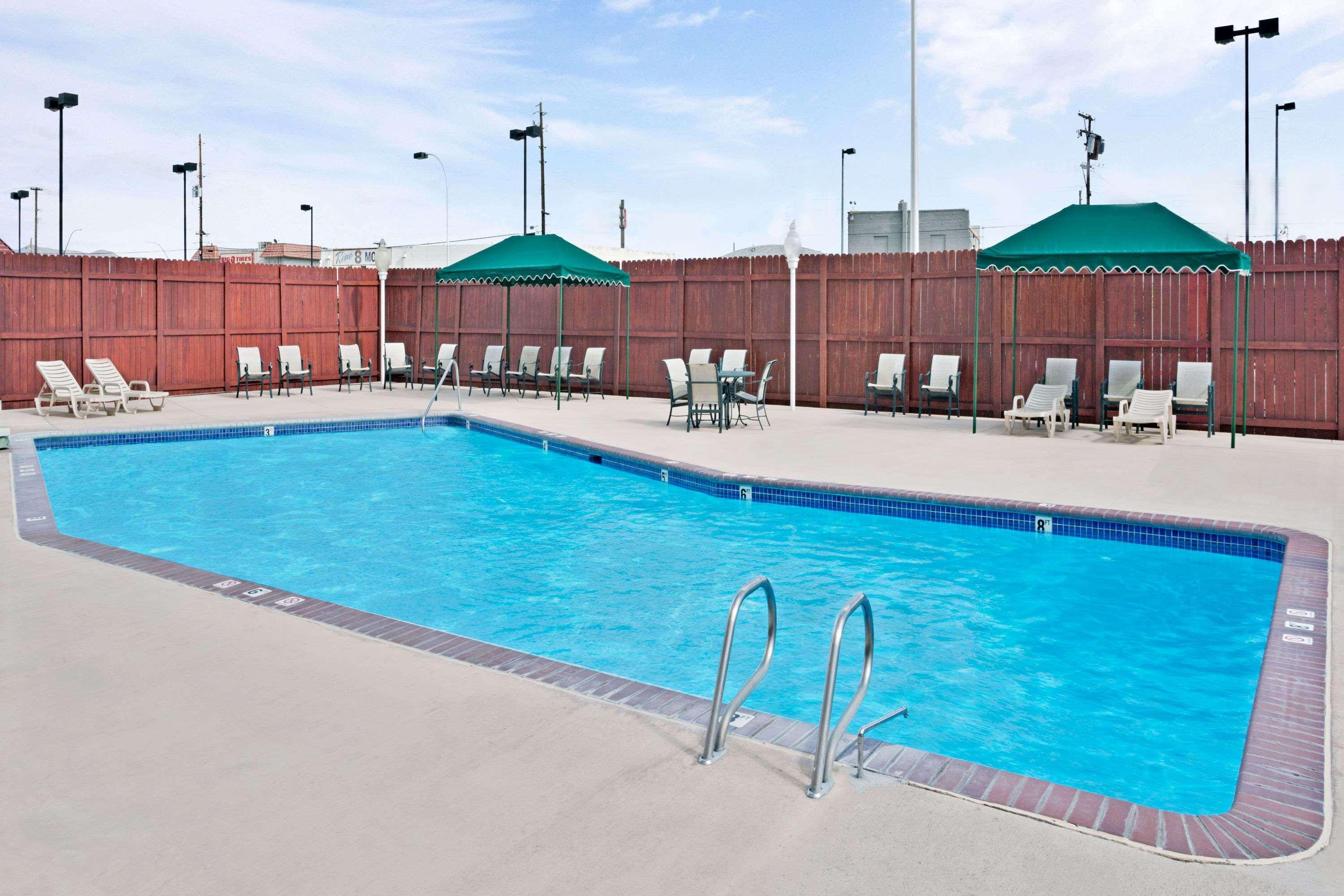Ramada By Wyndham Reno Hotel & Casino Buitenkant foto