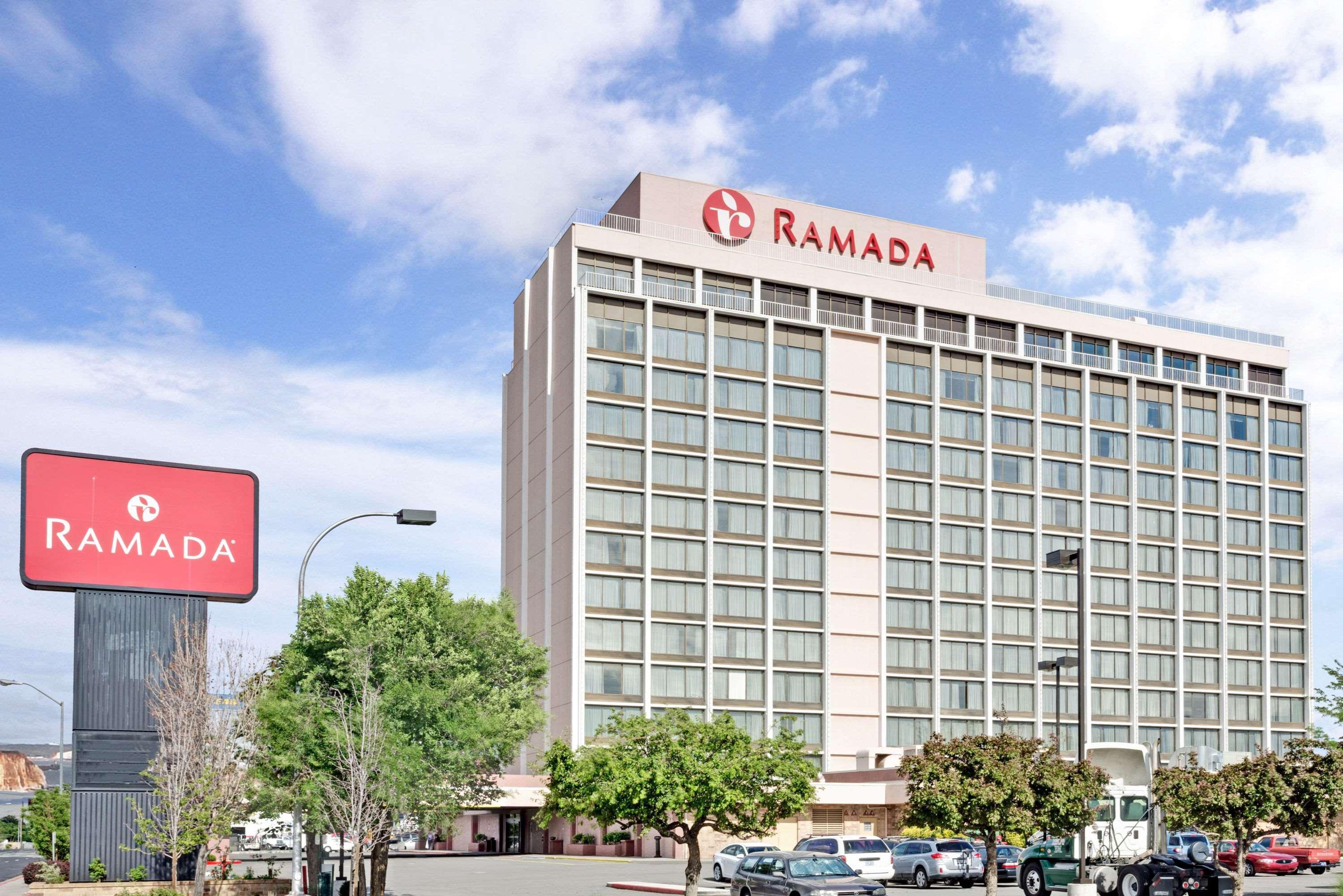 Ramada By Wyndham Reno Hotel & Casino Buitenkant foto