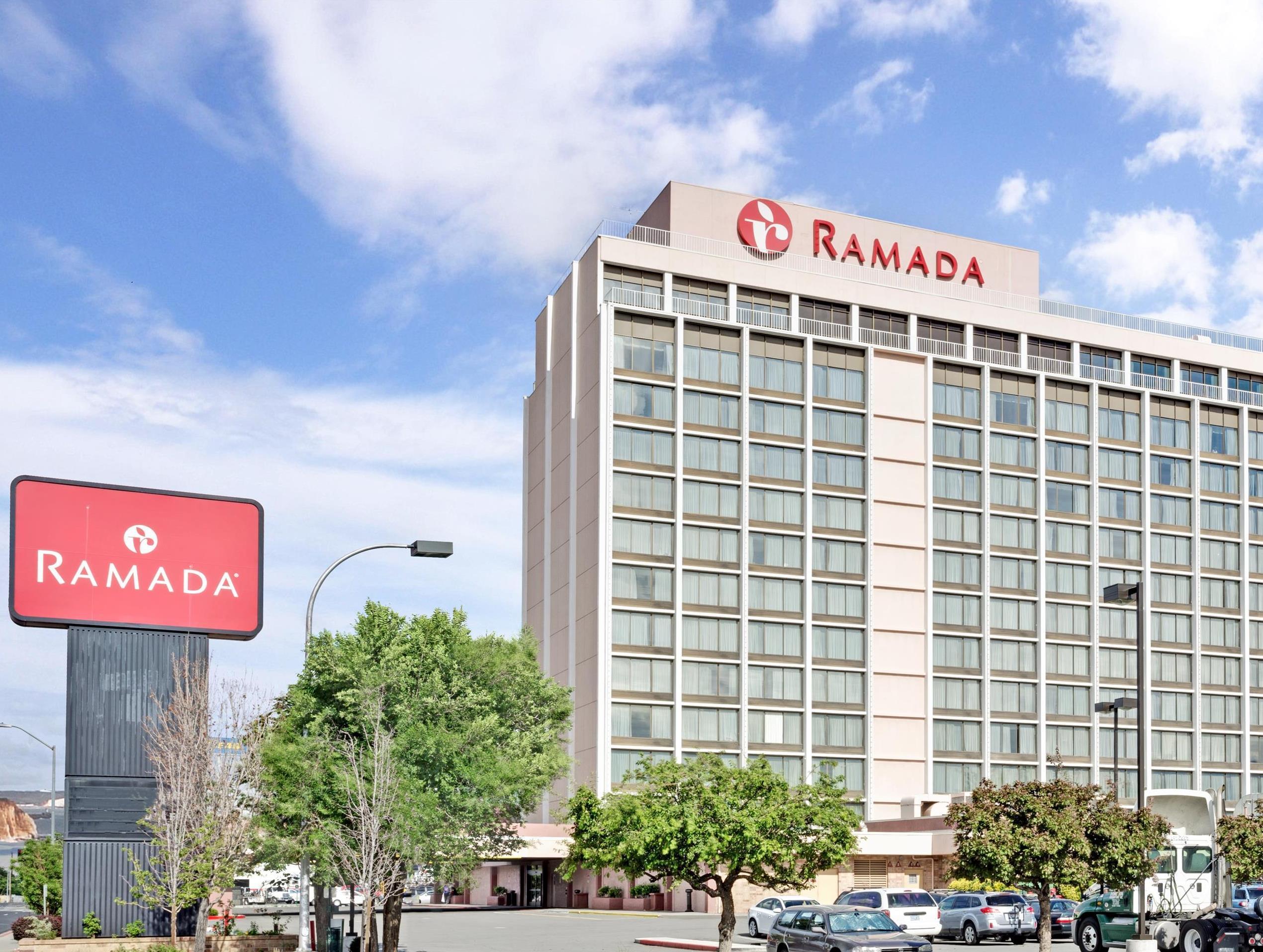 Ramada By Wyndham Reno Hotel & Casino Buitenkant foto