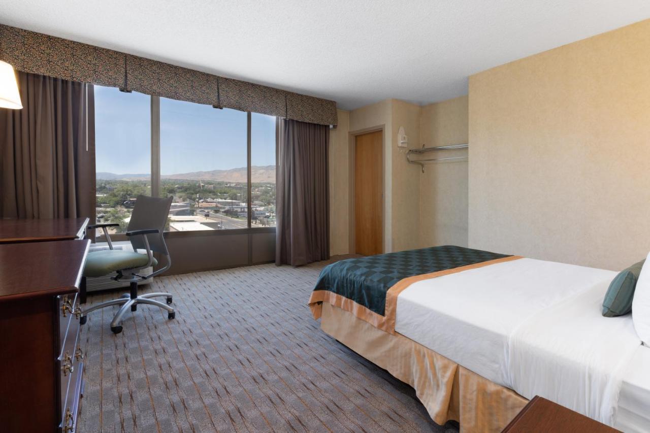 Ramada By Wyndham Reno Hotel & Casino Buitenkant foto