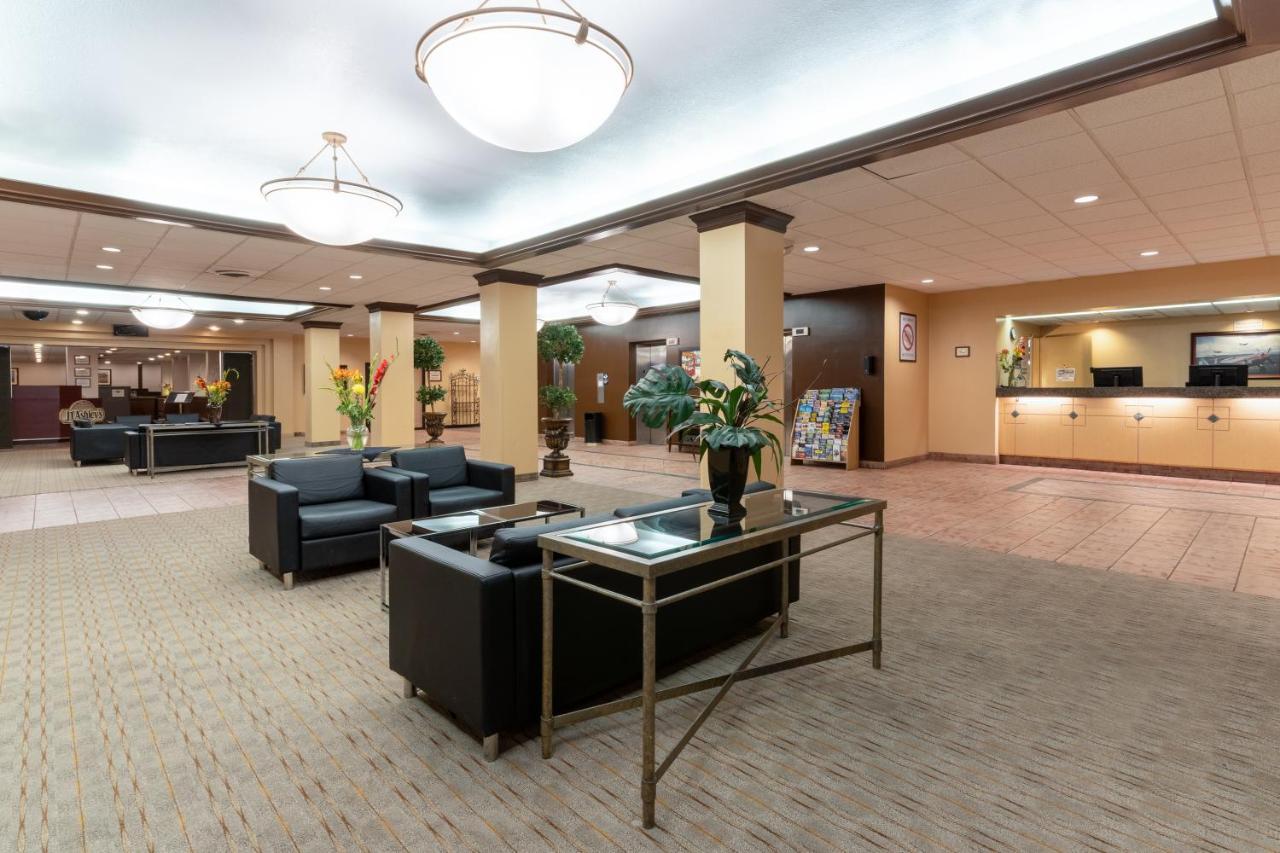 Ramada By Wyndham Reno Hotel & Casino Buitenkant foto