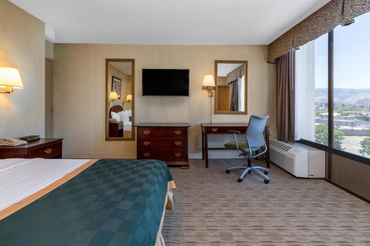 Ramada By Wyndham Reno Hotel & Casino Buitenkant foto