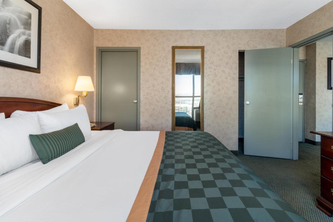 Ramada By Wyndham Reno Hotel & Casino Buitenkant foto