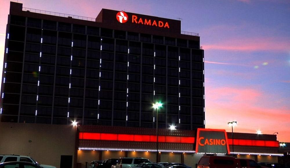 Ramada By Wyndham Reno Hotel & Casino Buitenkant foto