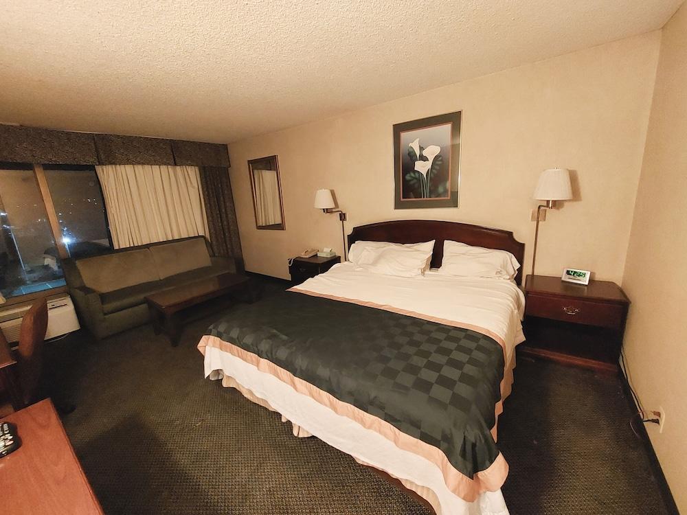 Ramada By Wyndham Reno Hotel & Casino Buitenkant foto