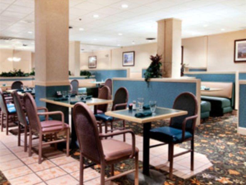 Ramada By Wyndham Reno Hotel & Casino Buitenkant foto