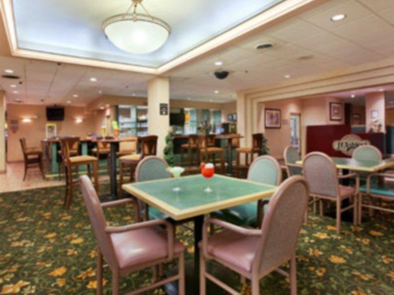 Ramada By Wyndham Reno Hotel & Casino Buitenkant foto