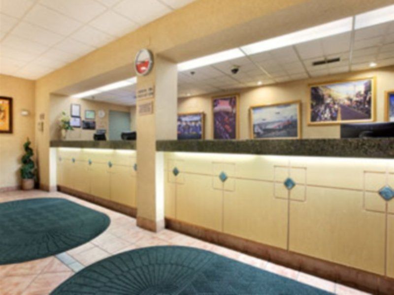 Ramada By Wyndham Reno Hotel & Casino Buitenkant foto